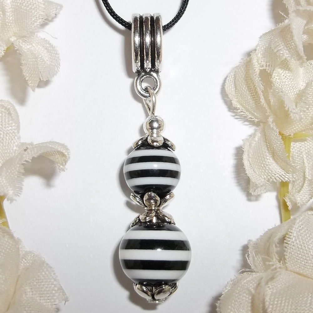Adjustable Necklace Black & White Stripe NWT 4830